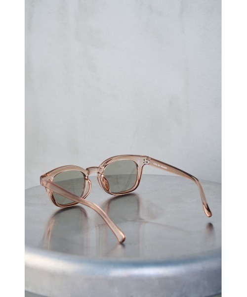 AZUL by moussy(アズールバイマウジー)の「WELLINGTON EYEWEAR/ウェリントンアイウェア(サングラス・メンズ・ブラック/ライトベージュ・FREE)」の5枚目の写真