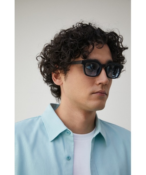 AZUL by moussy(アズールバイマウジー)の「WELLINGTON EYEWEAR/ウェリントンアイウェア(サングラス・メンズ・ブラック/ライトベージュ・FREE)」の16枚目の写真