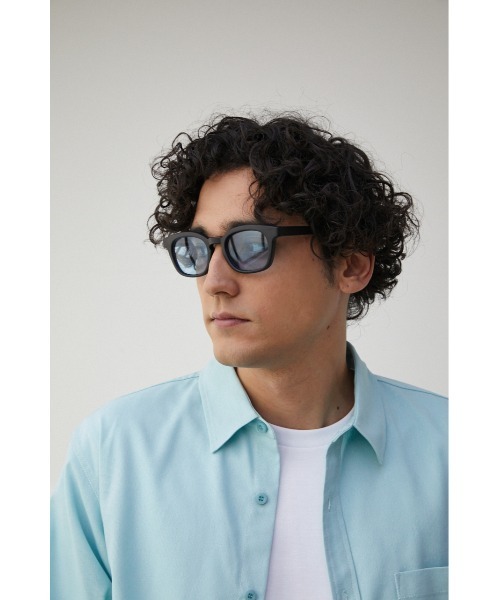 AZUL by moussy(アズールバイマウジー)の「WELLINGTON EYEWEAR/ウェリントンアイウェア(サングラス・メンズ・ブラック/ライトベージュ・FREE)」の3枚目の写真