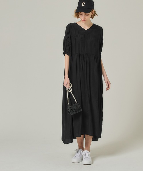 サテンティアードVネックワンピース