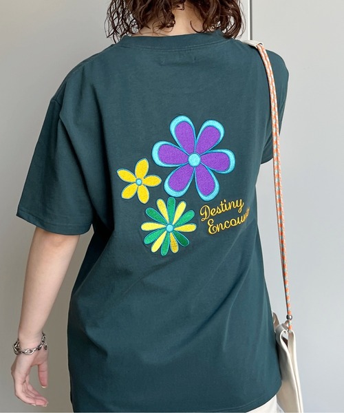 CPCM(シーピーシーエム)の「アソートバック刺繍T(Tシャツ/カットソー・レディース・ホワイト系その他/グリーン/ホワイト/サックスブルー/チャコールグレー/オフホワイト/グリーン系その他/ブラック/ホワイト系その他3/ホワイト系その他2/ネイビー・MEDIUM/LARGE/X-LARGE)」の8枚目の写真