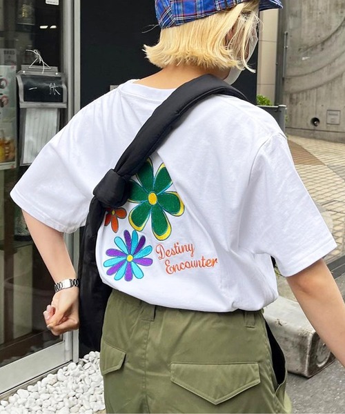 CPCM(シーピーシーエム)の「アソートバック刺繍T(Tシャツ/カットソー・レディース・ホワイト系その他/グリーン/ホワイト/サックスブルー/チャコールグレー/オフホワイト/グリーン系その他/ブラック/ホワイト系その他3/ホワイト系その他2/ネイビー・MEDIUM/LARGE/X-LARGE)」の14枚目の写真