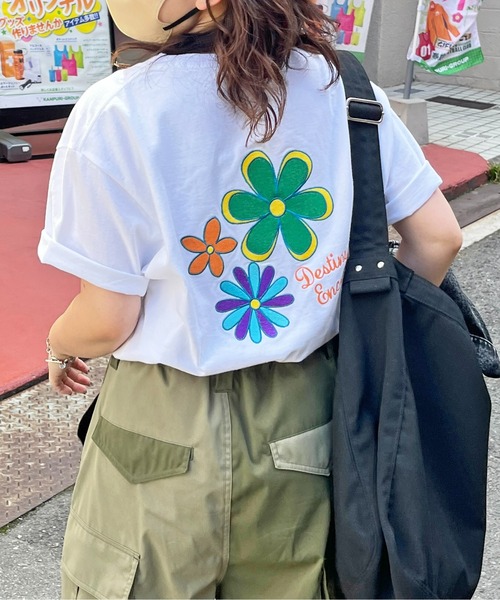 CPCM(シーピーシーエム)の「アソートバック刺繍T(Tシャツ/カットソー・レディース・ホワイト系その他/グリーン/ホワイト/サックスブルー/チャコールグレー/オフホワイト/グリーン系その他/ブラック/ホワイト系その他3/ホワイト系その他2/ネイビー・MEDIUM/LARGE/X-LARGE)」の15枚目の写真