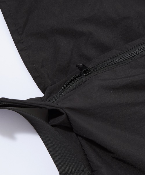 MONO-MART LADY'S(モノマートレディース)の「ナイロンビッグメッセンジャーバッグ(ショルダーバッグ・レディース・ベージュ/ライトグレー/カーキ/ブラック・FREE)」の10枚目の写真