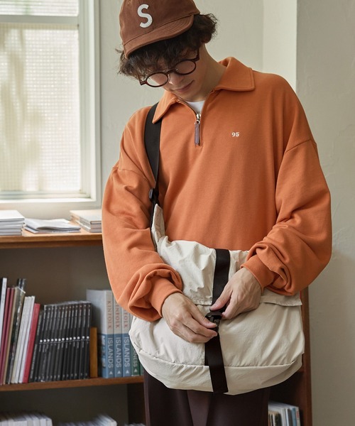 MONO-MART LADY'S(モノマートレディース)の「ナイロンビッグメッセンジャーバッグ(ショルダーバッグ・レディース・ベージュ/ライトグレー/カーキ/ブラック・FREE)」の16枚目の写真