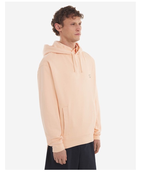 Maison Kitsune（メゾンキツネ）の「TONAL FOX HEAD PATCH COMFORT HOODIE（パーカー・メンズ・ピンク系その他・S/M/L/XL）」の2枚目の写真