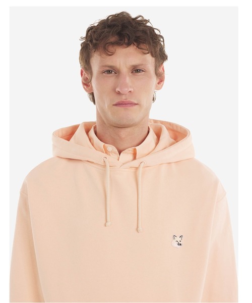 Maison Kitsune（メゾンキツネ）の「TONAL FOX HEAD PATCH COMFORT HOODIE（パーカー・メンズ・ピンク系その他・S/M/L/XL）」の3枚目の写真