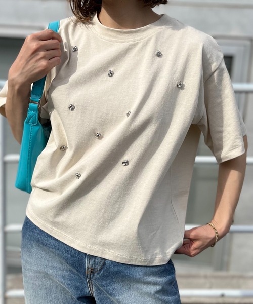 mi via loca（ミヴィアロカ）の「ビジュー付きショート丈Tシャツ（Tシャツ/カットソー・レディース・カーキ/ベージュ/スミクロ・FREE）」の18枚目の写真