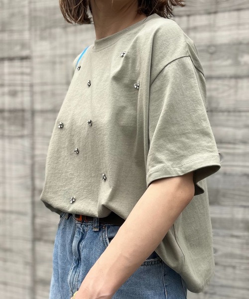 mi via loca（ミヴィアロカ）の「ビジュー付きショート丈Tシャツ（Tシャツ/カットソー・レディース・カーキ/ベージュ/スミクロ・FREE）」の21枚目の写真