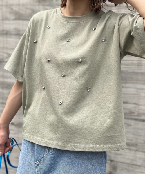 mi via loca（ミヴィアロカ）の「ビジュー付きショート丈Tシャツ（Tシャツ/カットソー・レディース・カーキ/ベージュ/スミクロ・FREE）」の5枚目の写真