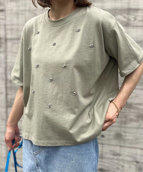 mi via loca（ミヴィアロカ）の「ビジュー付きショート丈Tシャツ（Tシャツ/カットソー・レディース・カーキ/ベージュ/スミクロ・FREE）」の14枚目の写真