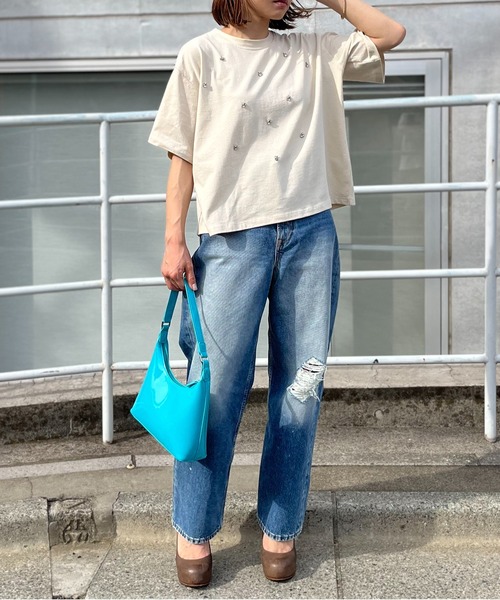 mi via loca（ミヴィアロカ）の「ビジュー付きショート丈Tシャツ（Tシャツ/カットソー・レディース・カーキ/ベージュ/スミクロ・FREE）」の11枚目の写真