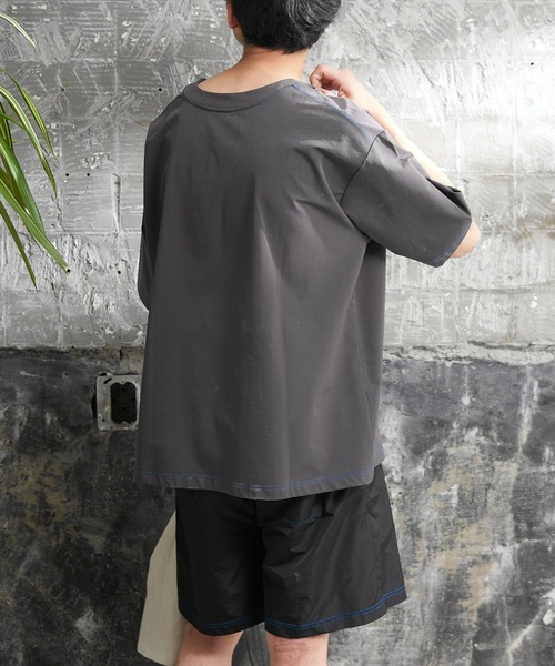 CIAOPANIC TYPY（チャオパニックティピー）の「配色ステッチTee型ラッシュガード（水着・メンズ・チャコールグレー/ブルー/カーキ・LARGE/X-LARGE）」の13枚目の写真