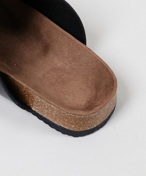 SPINNS（スピンズ）の「フェイクレザーダブルモンクサンダル（サンダル・メンズ・ブラック・L/M）」の2枚目の写真