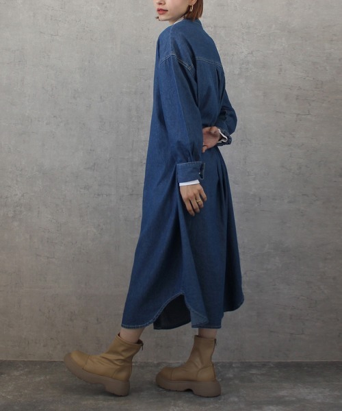 Emma（SELECT LEVERY）（エマ セレクトリベリー）の「デニムブザムシャツワンピース（シャツワンピース・レディース・ライトブルー/ブルー/ワンウォッシュ/ホワイト・MEDIUM/LARGE）」の21枚目の写真
