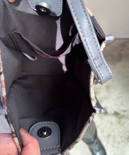 AT CREATION（アットクリエイション）の「EM:AT CREATION  クロッカスショルダーバッグ（ショルダーバッグ・レディース・レオパード/ブラック/アニマル・FREE）」の9枚目の写真