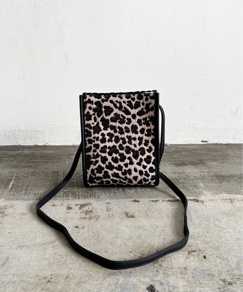 AT CREATION（アットクリエイション）の「EM:AT CREATION  クロッカスショルダーバッグ（ショルダーバッグ・レディース・レオパード/ブラック/アニマル・FREE）」の13枚目の写真