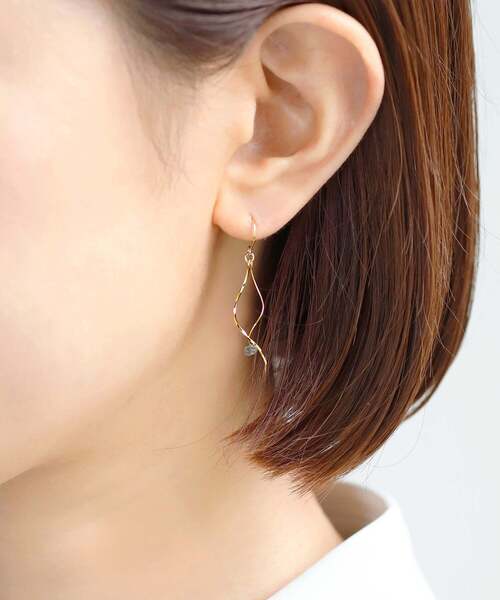 ANEMONE(アネモネ)の「天然石×ツイストラインフックピアス(ピアス(両耳用)・レディース・ライトイエロー/ストーン/グレー・FREE)」の6枚目の写真