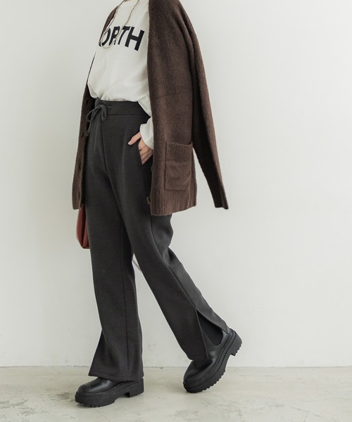 coca(coca)(コカ)の「ふわりースリットパンツ(スウェットパンツ・レディース・ブラック/チャコール・M/L)」の4枚目の写真