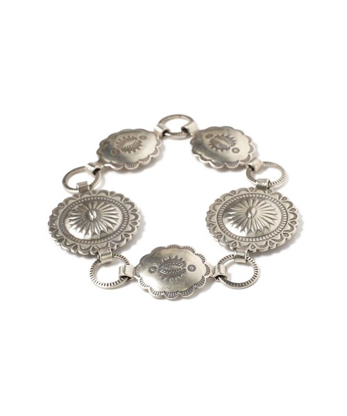 BEAMS BOY(ビームスボーイ)の「ARROW NOVELTY / 別注 コンチョ コンビ ブレスレット(ブレスレット・レディース・シルバー・ONE SIZE)」の1枚目の写真