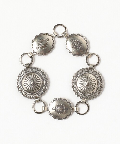 BEAMS BOY(ビームスボーイ)の「ARROW NOVELTY / 別注 コンチョ コンビ ブレスレット(ブレスレット・レディース・シルバー・ONE SIZE)」の2枚目の写真