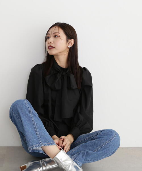 N.（N. Natural Beauty Basic）（エヌエヌナチュラルビューティーベーシック）の「◆リボンタイ付ボリュームブラウス（Tシャツ/カットソー・レディース・オフホワイト/ブルー/ブラック・MEDIUM）」の5枚目の写真