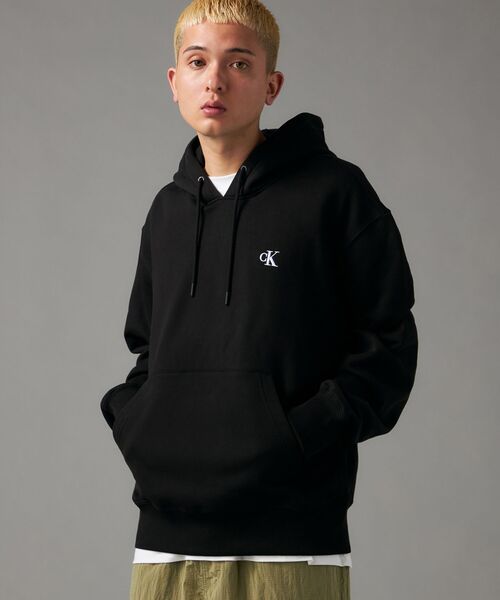 Calvin Klein（カルバン・クライン）の「ユニセックス リラックスフィット パーカー（パーカー・メンズ・ブラック/グレー・M/S/L/XS）」の6枚目の写真