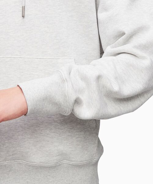 Calvin Klein（カルバン・クライン）の「ユニセックス リラックスフィット パーカー（パーカー・メンズ・ブラック/グレー・M/S/L/XS）」の22枚目の写真