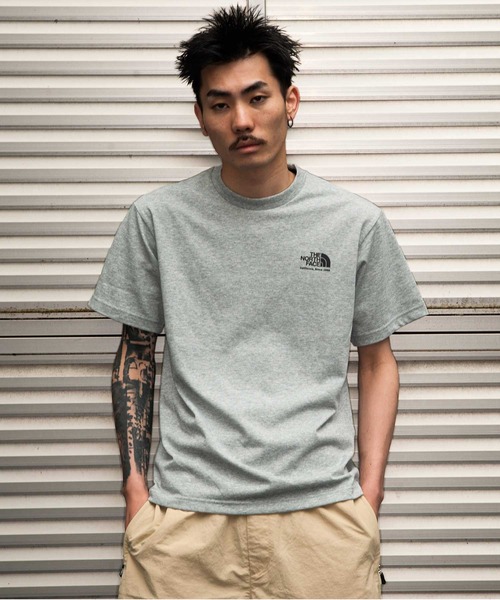 THE NORTH FACE（ザノースフェイス）の「THE NORTH FACE S/S Historical Logo Tee / ザ・ノース・フェイス ショート スリーブ ヒストリカル ロゴ ティー（Tシャツ/カットソー・メンズ・ブラック/グレー/ホワイト/バーガンディー・XL/L/M/S）」の3枚目の写真