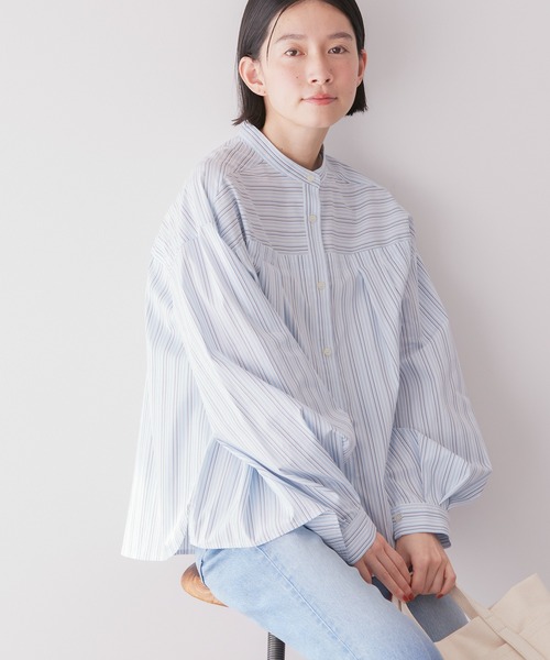 AMERICAN HOLIC(アメリカンホリック)の「イージーケア切替タックワイドシャツ(シャツ/ブラウス・レディース・マルチ/ネイビー系2/サックスブルー系3/グリーン系その他3/ブラック×ホワイト・M/L)」の4枚目の写真