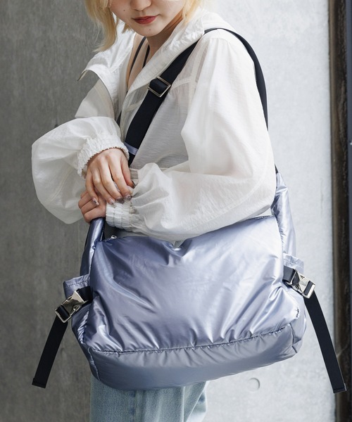 PAGEBOY（ページボーイ）の「バックルベルトショルダー（ショルダーバッグ・レディース・ブラック/シルバー/ブルー/ネイビー・FREE）」の4枚目の写真