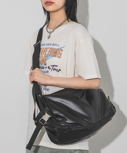 PAGEBOY（ページボーイ）の「バックルベルトショルダー（ショルダーバッグ・レディース・ブラック/シルバー/ブルー/ネイビー・FREE）」の2枚目の写真