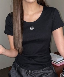 muahmuah（ムーアムーア）の「A'GEM/9 × .kom 『muah muah/ムーアムーア』 STITCH U-NECK HALF T-SHIRT/ステッチUネックTシャツ（Tシャツ/カットソー）」