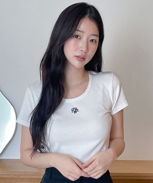 A'GEM/9 × .kom 『muah muah/ムーアムーア』 STITCH U-NECK HALF