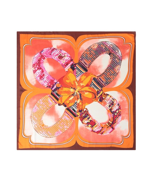 Julia Boutique(ジュリアブティック)の「90×90cmサイズ・ヴィンテージ風サテン生地スカーフ/100016(バンダナ/スカーフ・レディース・C/D/E/F/S/T/A/H/J/O/Q/K/L/M/N/B/G/I/P/R・ONE)」の4枚目の写真