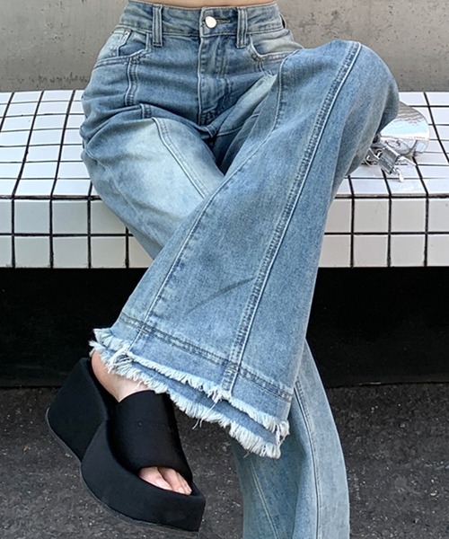 Twinkle;pm(トゥインクルピーエム)の「ハイウエストフリンジデニムパンツ(デニムパンツ・レディース・ライトブルー・SMALL/MEDIUM/LARGE)」の5枚目の写真