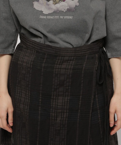 niko and（ニコアンド）の「シアーチェックラップスカート