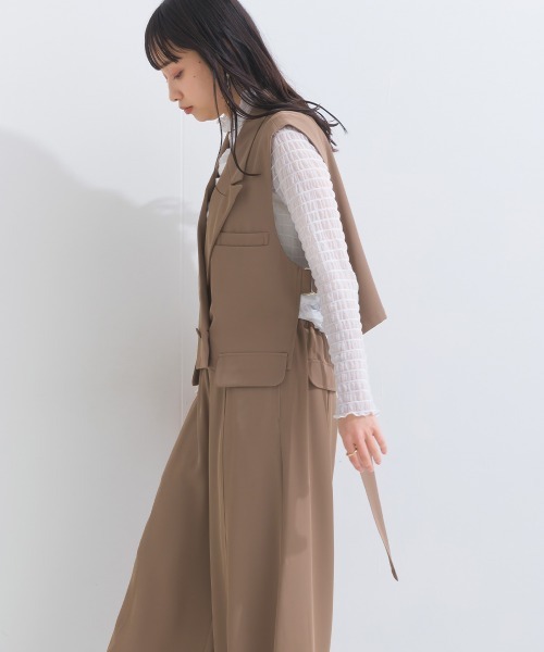 terrace(テラス)の「エステルスムース ショートトレンチベスト(ベスト・レディース・グレイッシュベージュ/ブラック/モカ・MEDIUM)」の19枚目の写真