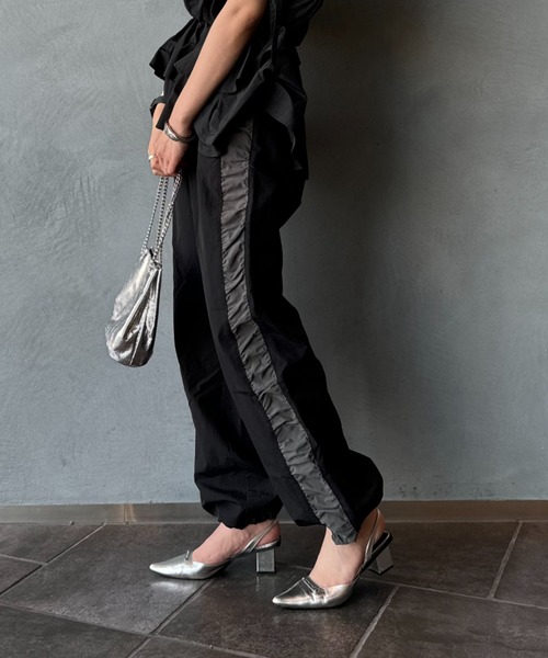 平和屋着物○本場大島紬 7マルキ 風景草花文 （有）岩越絹織物謹製