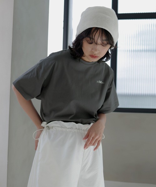  hellam（へラム）の「STATIONバックロゴオーバーサイズT（Tシャツ/カットソー・レディース・オフホワイト/スミクロ/ブラック・FREE）」の2枚目の写真