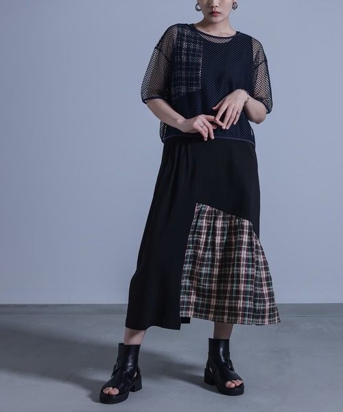 kOhAKU（コハク）の「『メッシュTシャツ×チェック柄切替タンクワンピースセット』（ワンピース・レディース・ブラック・2/1）」の3枚目の写真