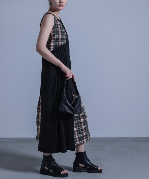 kOhAKU（コハク）の「『メッシュTシャツ×チェック柄切替タンクワンピースセット』（ワンピース・レディース・ブラック・2/1）」の22枚目の写真