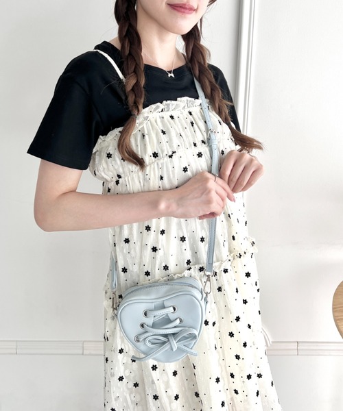 Loueme(ルエム)の「レースアップハートショルダーバッグ(ショルダーバッグ・レディース・ブラック/ライトブルー/ホワイト/ピンク・FREE)」の10枚目の写真