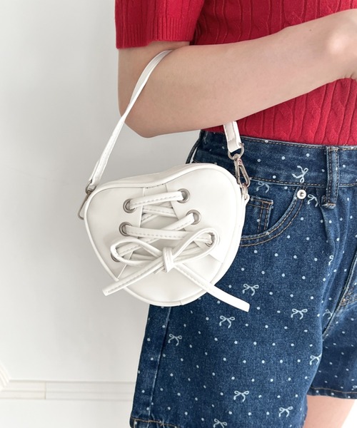Loueme(ルエム)の「レースアップハートショルダーバッグ(ショルダーバッグ・レディース・ブラック/ライトブルー/ホワイト/ピンク・FREE)」の6枚目の写真