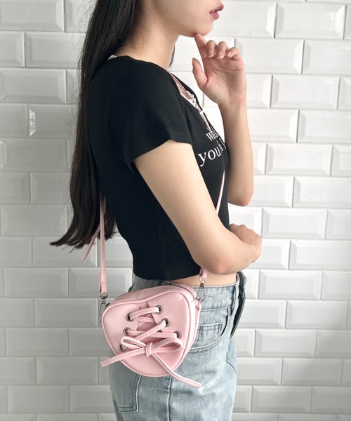 Loueme(ルエム)の「レースアップハートショルダーバッグ(ショルダーバッグ・レディース・ブラック/ライトブルー/ホワイト/ピンク・FREE)」の13枚目の写真