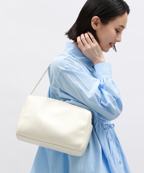 LAKOLE（ラコレ）の「レンタングルショルダーバッグ / 132251（ショルダーバッグ・レディース・ブラック/オフホワイト/ボルドー・FREE）」の17枚目の写真