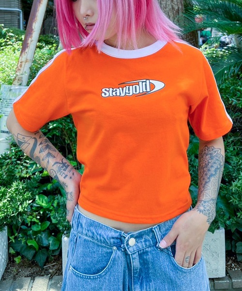 STAY GOLD(ステイゴールド)の「【STAYGOLD】袖ライン ロゴプリント チビTee / ショート丈 Tシャツ ちびTシャツ / レディース(Tシャツ/カットソー・レディース・ブルー/ブラック/オレンジ・FREE)」の3枚目の写真