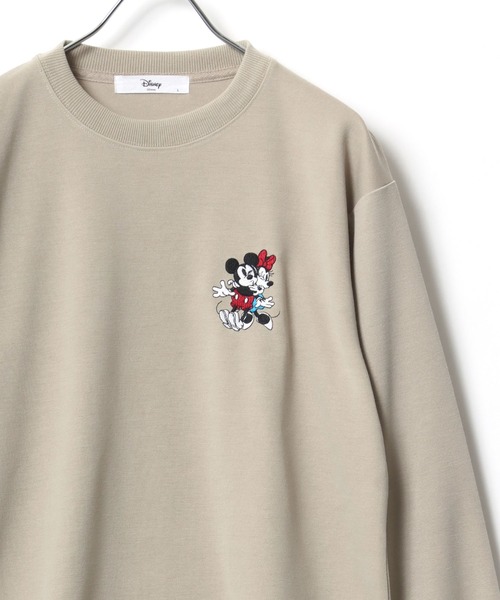 Disney（ディズニー）の「Disney/ディズニーフレンズ ミッキー＆ミニー くまのプーさんとティガー 101匹わんちゃん チップとデール ワンポイント刺繍 スウェット トレーナー（スウェット・レディース・ベージュ/イエロー/ライトパープル/グリーン・M/L）」の2枚目の写真