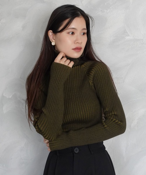 CORNERS（コーナーズ）の「プレーティングリブニットシームレスタートルプルオーバー（ニット/セーター・レディース・ベージュ系その他/テラコッタ/カーキ/グレイッシュベージュ/ブラック・M）」の5枚目の写真