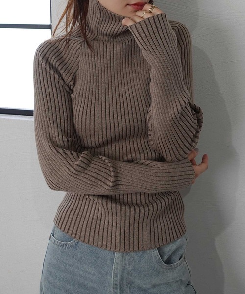 CORNERS（コーナーズ）の「プレーティングリブニットシームレスタートルプルオーバー（ニット/セーター・レディース・ベージュ系その他/テラコッタ/カーキ/グレイッシュベージュ/ブラック・M）」の13枚目の写真